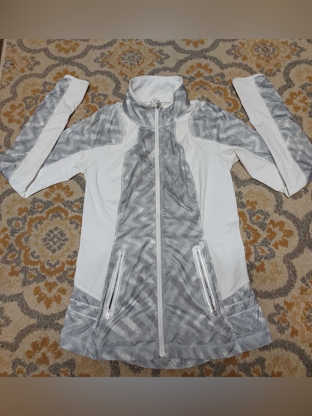 Lululemon grey and white windbreaker jacket